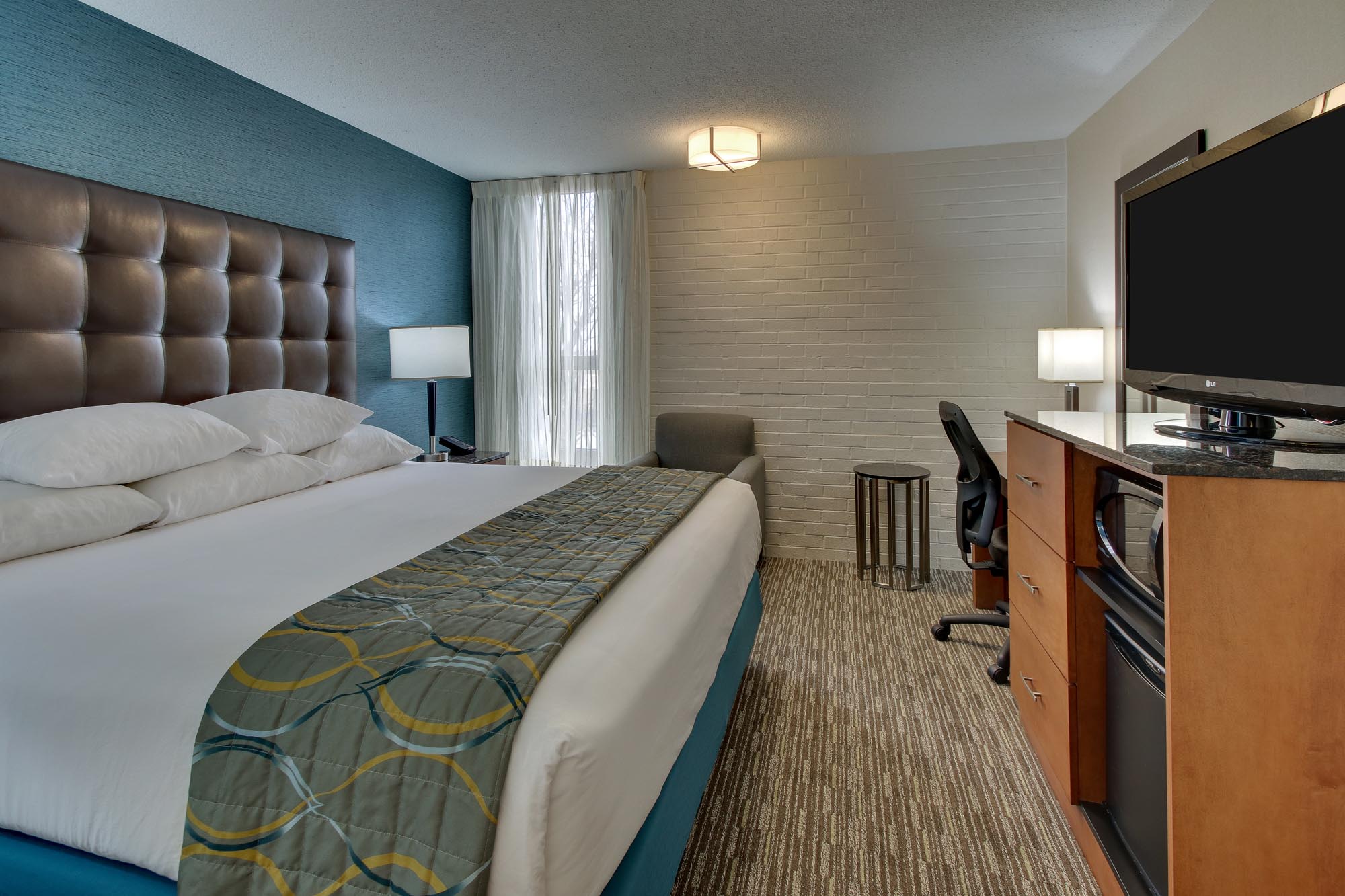 Pear Tree Inn St. Louis Airport - Deluxe Queen Guestroom