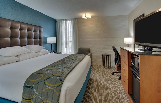 Pear Tree Inn St. Louis Airport - Deluxe Queen Guestroom