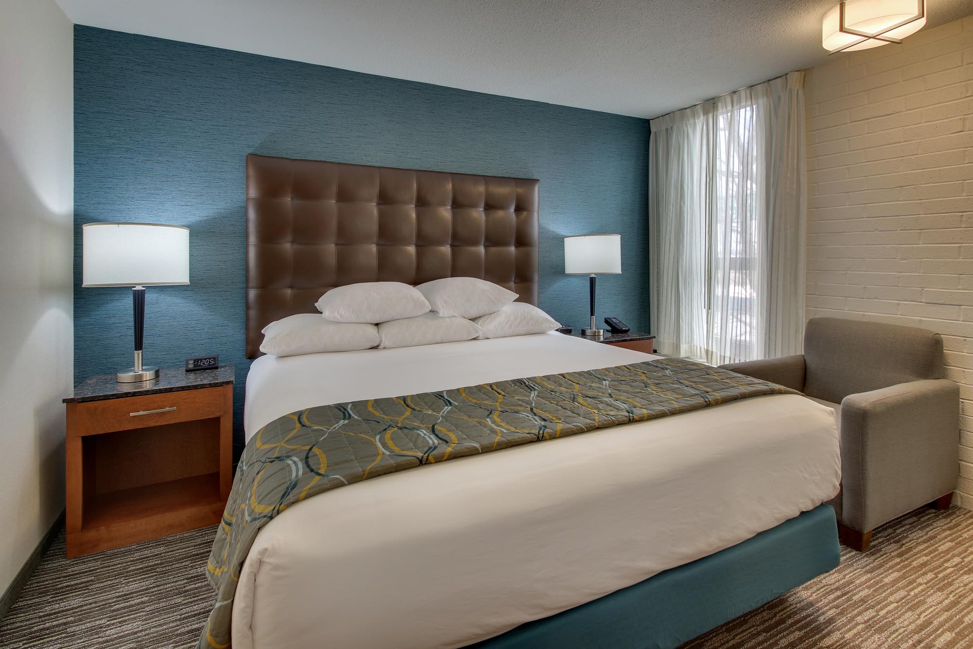 Pear Tree Inn St. Louis Airport - Deluxe Queen Guestroom