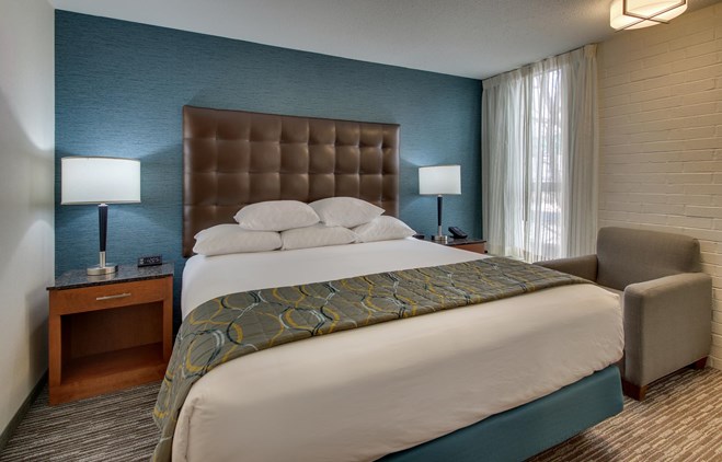 Pear Tree Inn St. Louis Airport - Deluxe Queen Guestroom