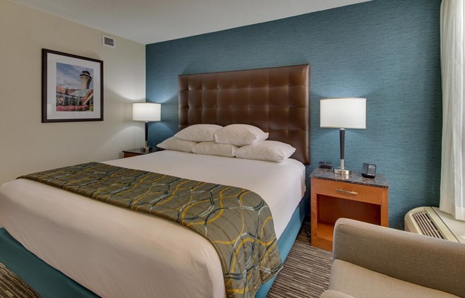 Pear Tree Inn St. Louis Airport - Deluxe Queen Guestroom