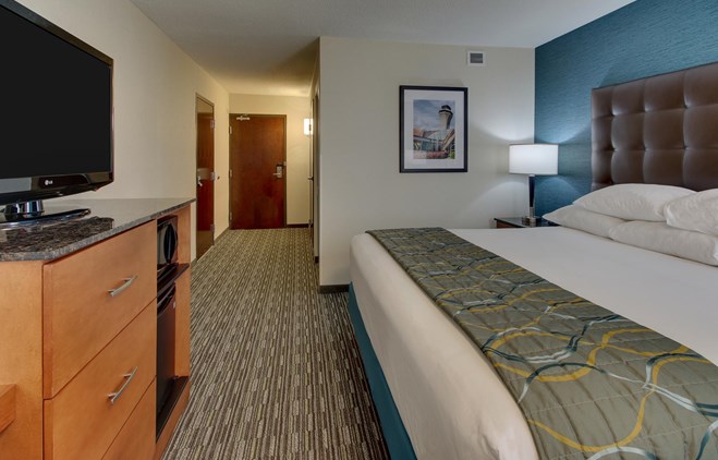 Pear Tree Inn St. Louis Airport - Deluxe Queen Guestroom