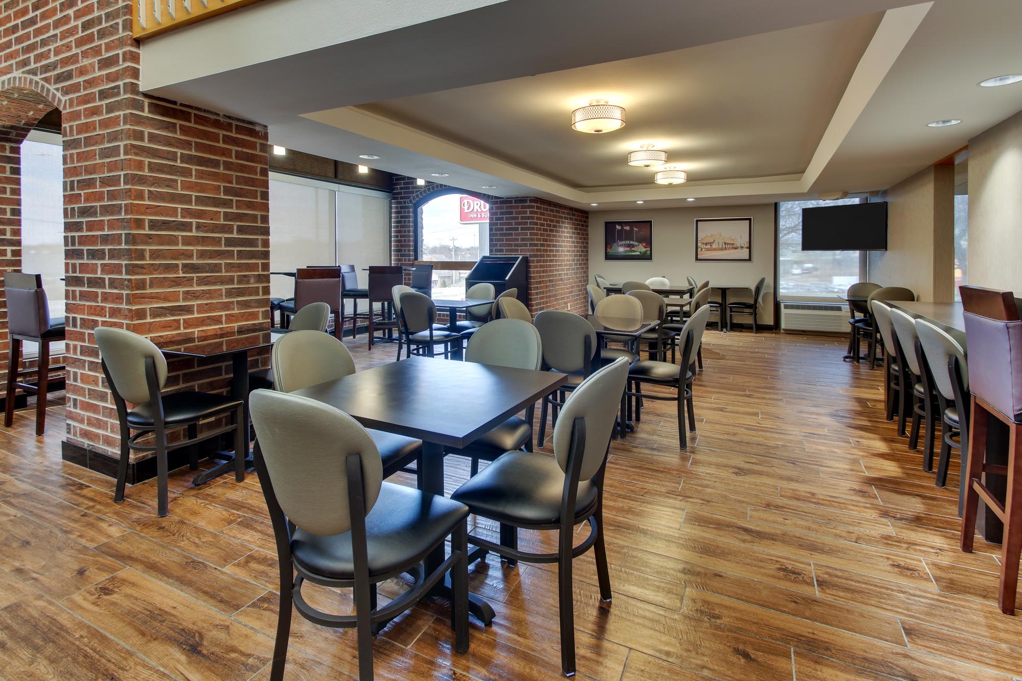 Drury Inn & Suites Poplar Bluff - Dining Area