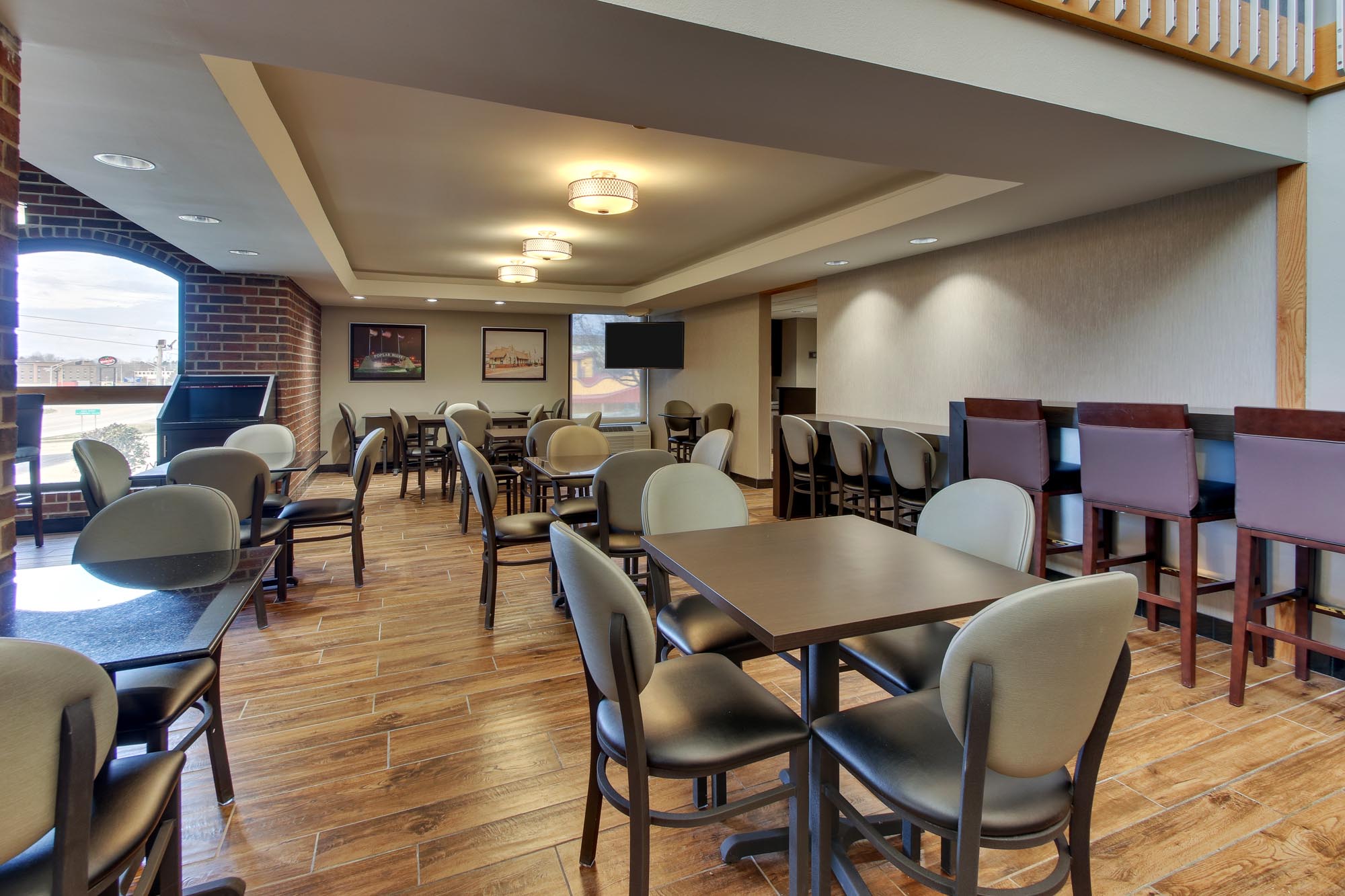 Drury Inn & Suites Poplar Bluff - Dining Area