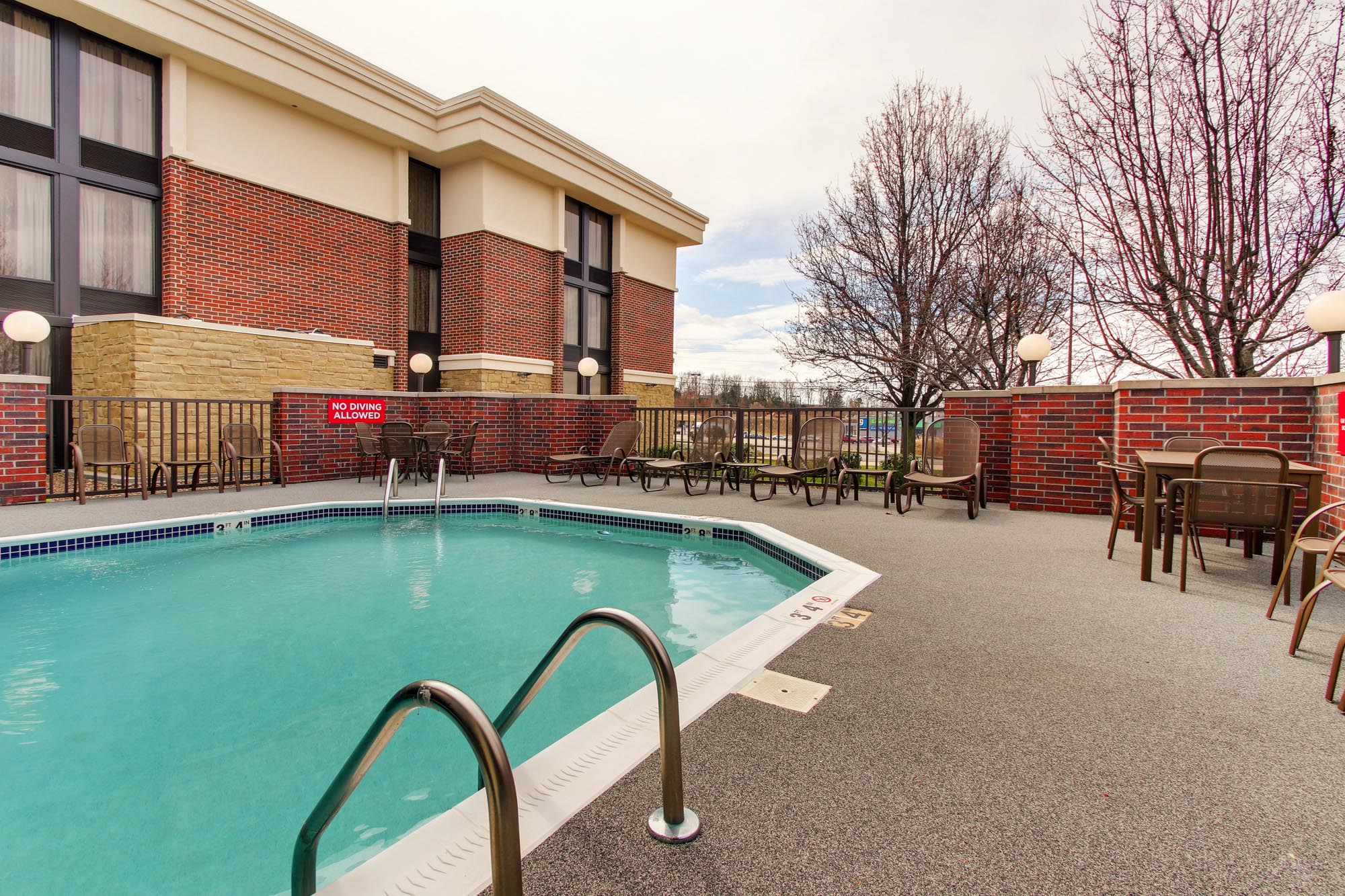 Drury Inn & Suites Poplar Bluff - Indoor/Outdoor Pool