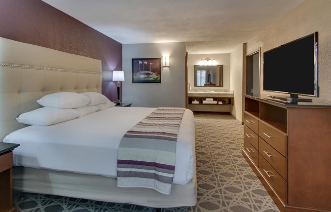 Drury Inn & Suites Poplar Bluff - Two-room Suite Guestroom
