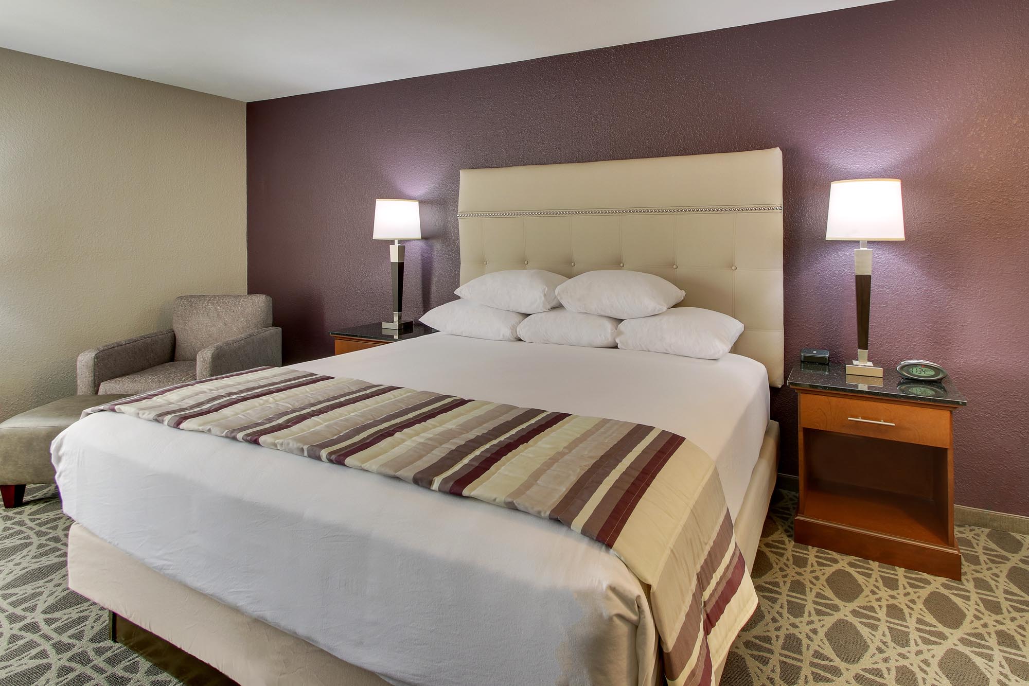 Drury Inn & Suites Poplar Bluff - Deluxe King Guestroom