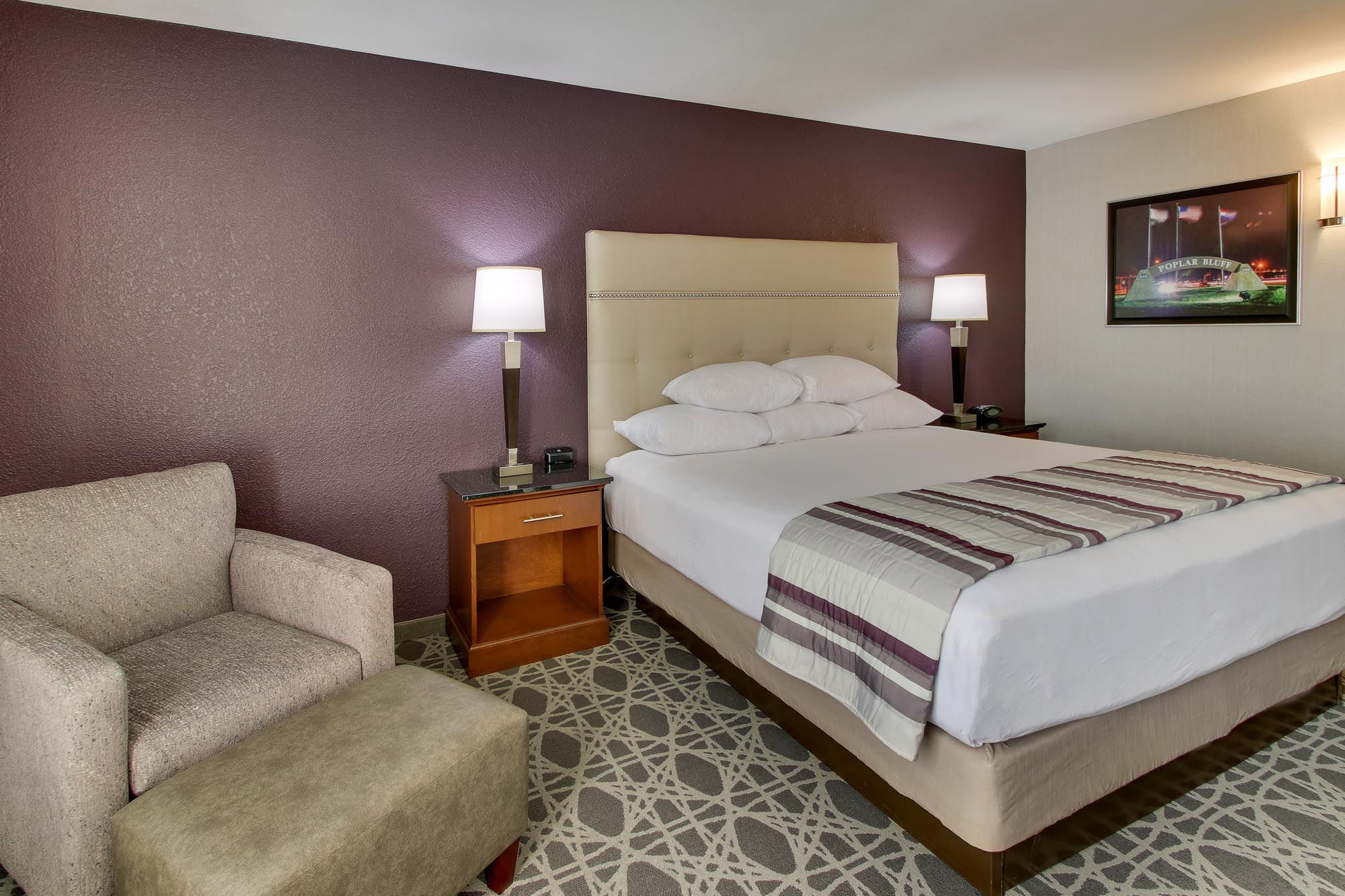 Drury Inn & Suites Poplar Bluff - Deluxe King Guestroom