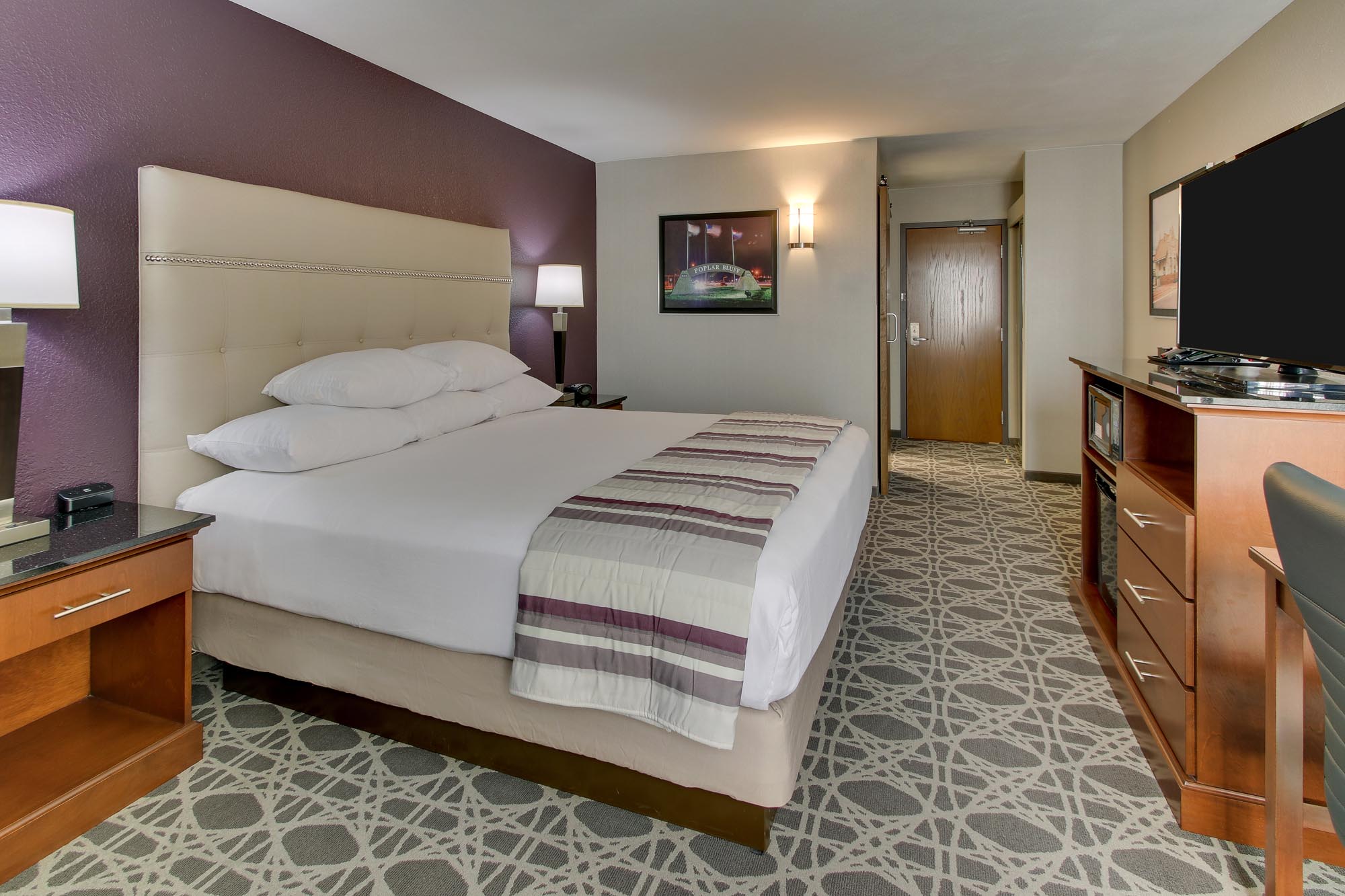 Drury Inn & Suites Poplar Bluff - Deluxe King Guestroom