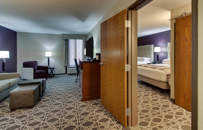 Drury Inn & Suites Poplar Bluff - Two-room Suite Guestroom