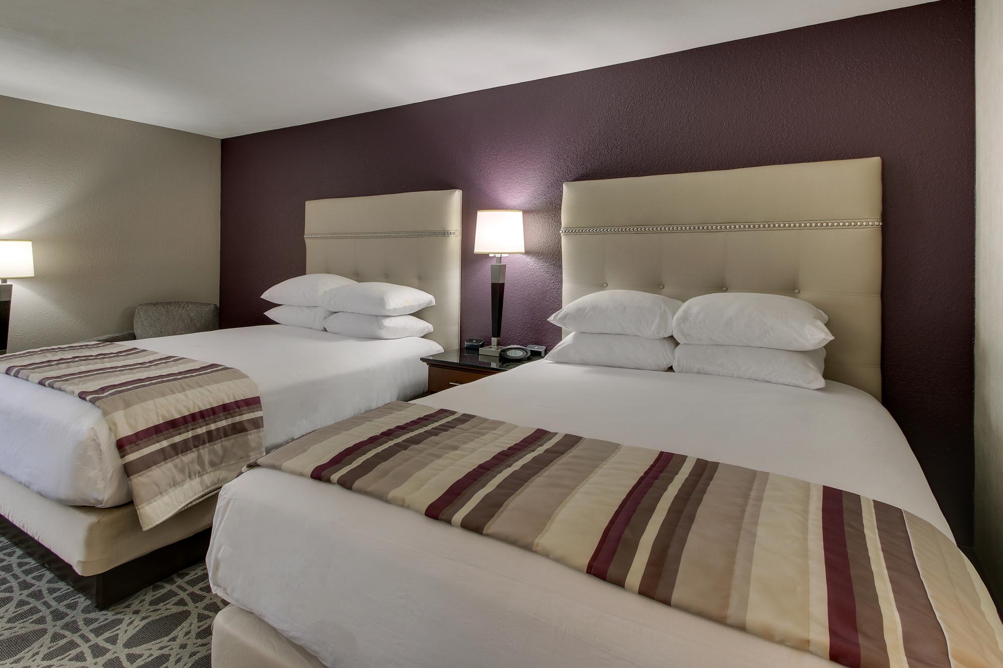 Drury Inn & Suites Poplar Bluff - Deluxe Queen Guestroom