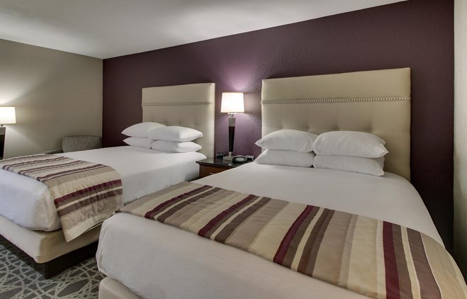 Drury Inn & Suites Poplar Bluff - Deluxe Queen Guestroom