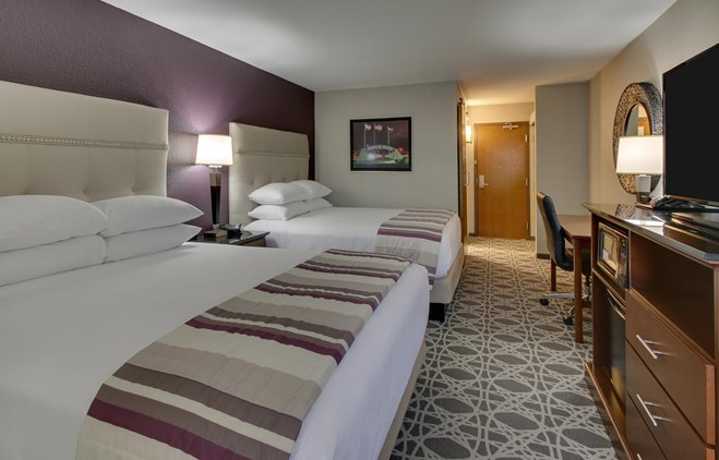 Drury Inn & Suites Poplar Bluff - Deluxe Queen Guestroom