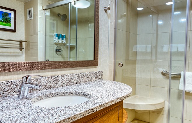 Drury Inn & Suites St. Louis Collinsville - Bathroom