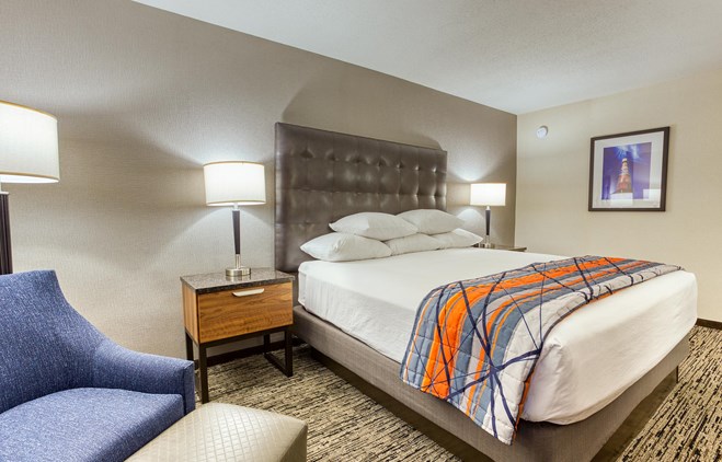 Drury Inn & Suites St. Louis Collinsville - King Room