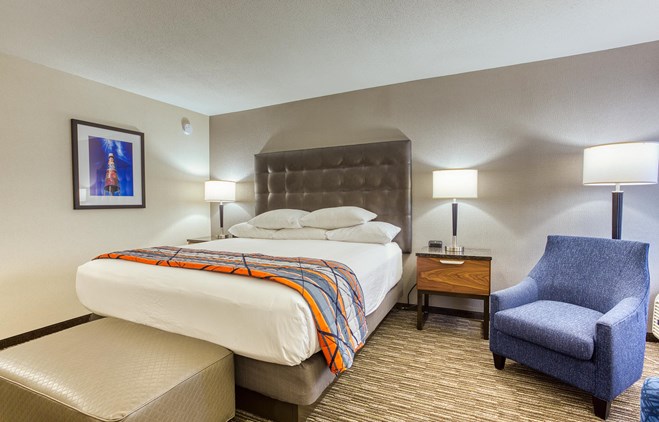 Drury Inn & Suites St. Louis Collinsville - Oversized King Room