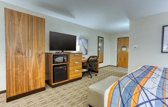 Drury Inn & Suites St. Louis Collinsville - Oversized King Room