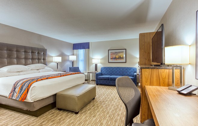 Drury Inn & Suites St. Louis Collinsville - Oversized King Room