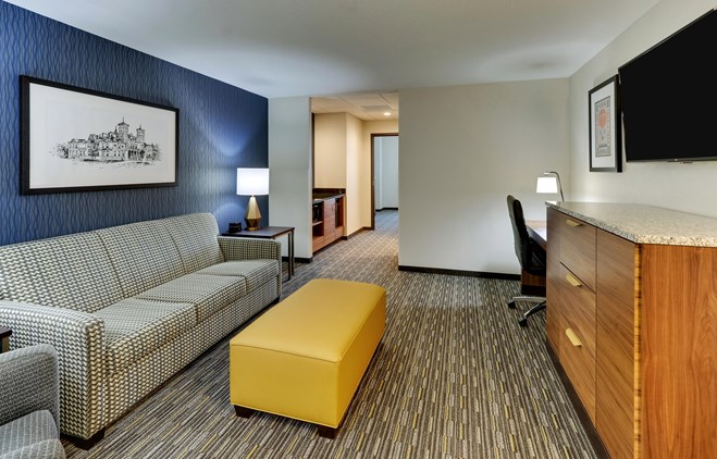 Drury Inn & Suites Lafayette, IN - Two-room suite guestroom