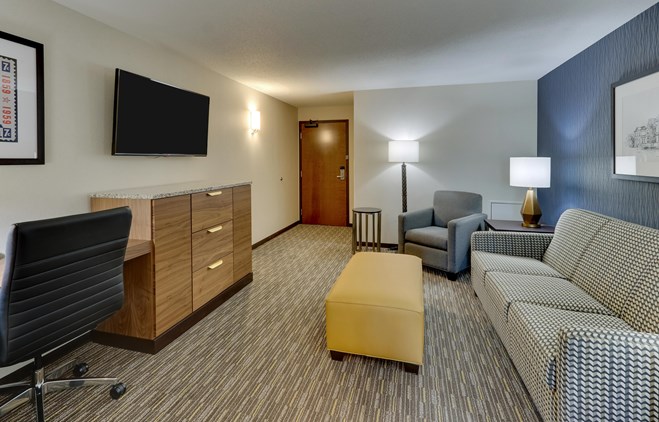 Drury Inn & Suites Lafayette, IN - Two-room suite guestroom