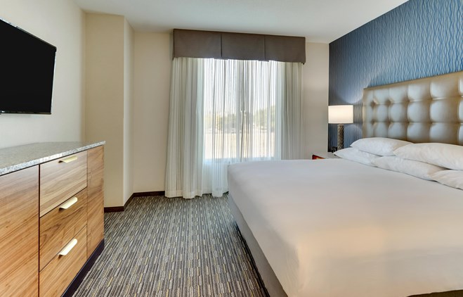 Drury Inn & Suites Lafayette, IN - Two-room suite guestroom