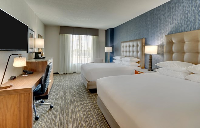 Drury Inn & Suites Lafayette, IN - Deluxe Queen Guestroom