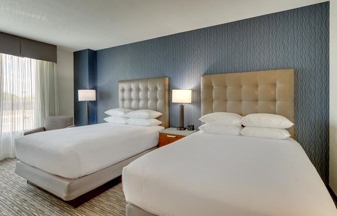 Drury Inn & Suites Lafayette, IN - Deluxe Queen Guestroom
