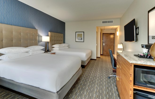 Drury Inn & Suites Lafayette, IN - Deluxe Queen Guestroom