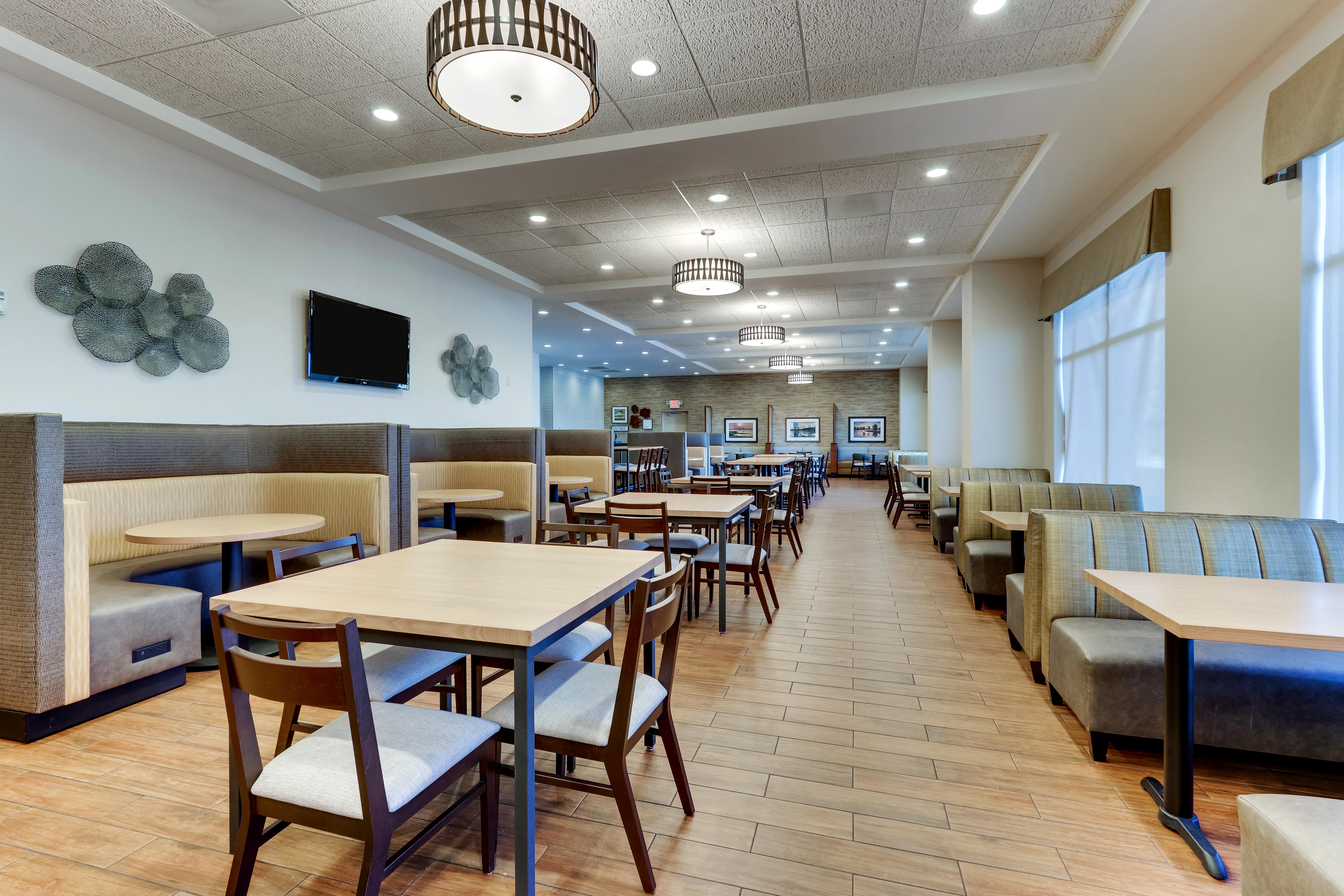 Drury Inn & Suites near Universal Orlando Resort™ - Dining Area