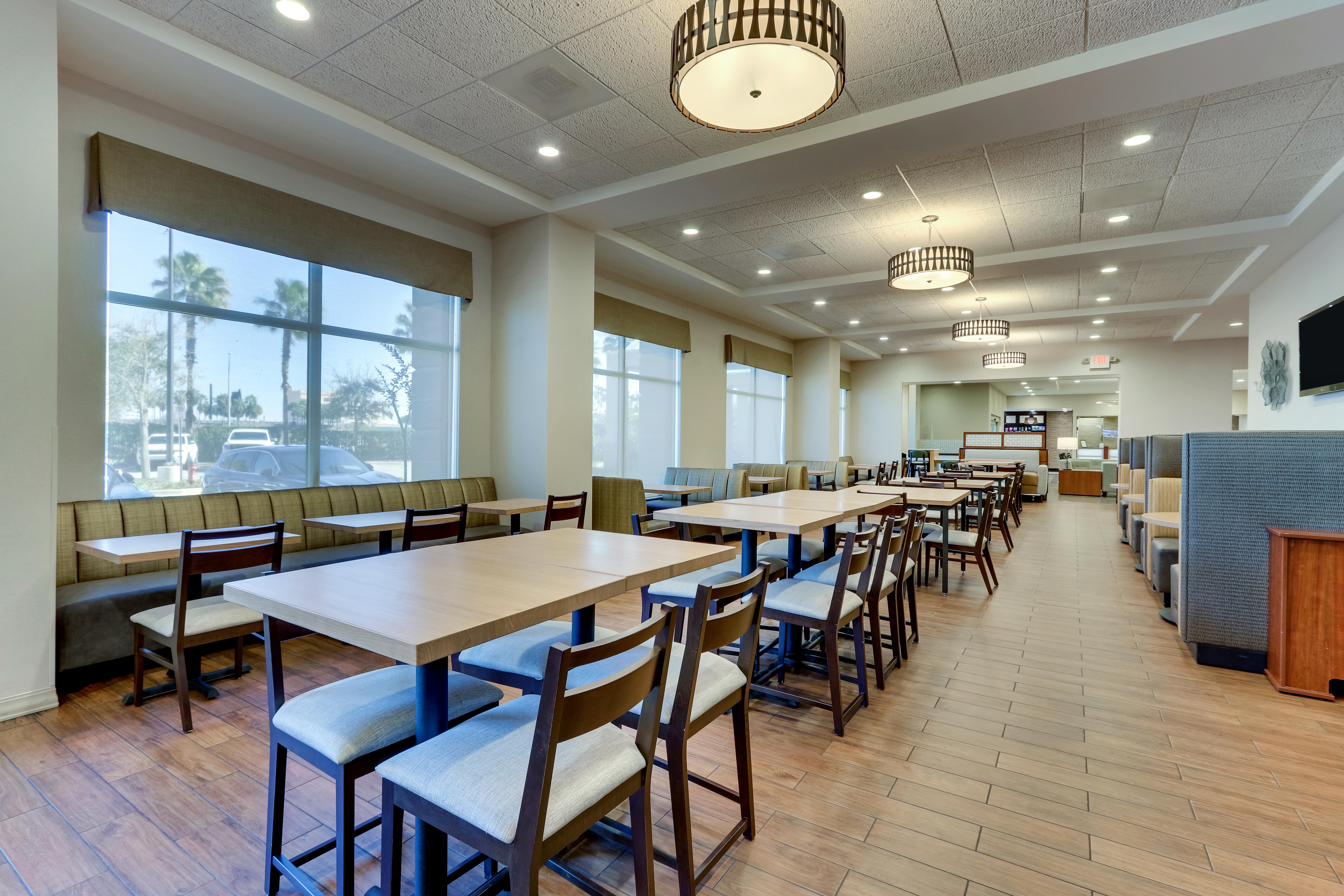 Drury Inn & Suites near Universal Orlando Resort™ - Dining Area
