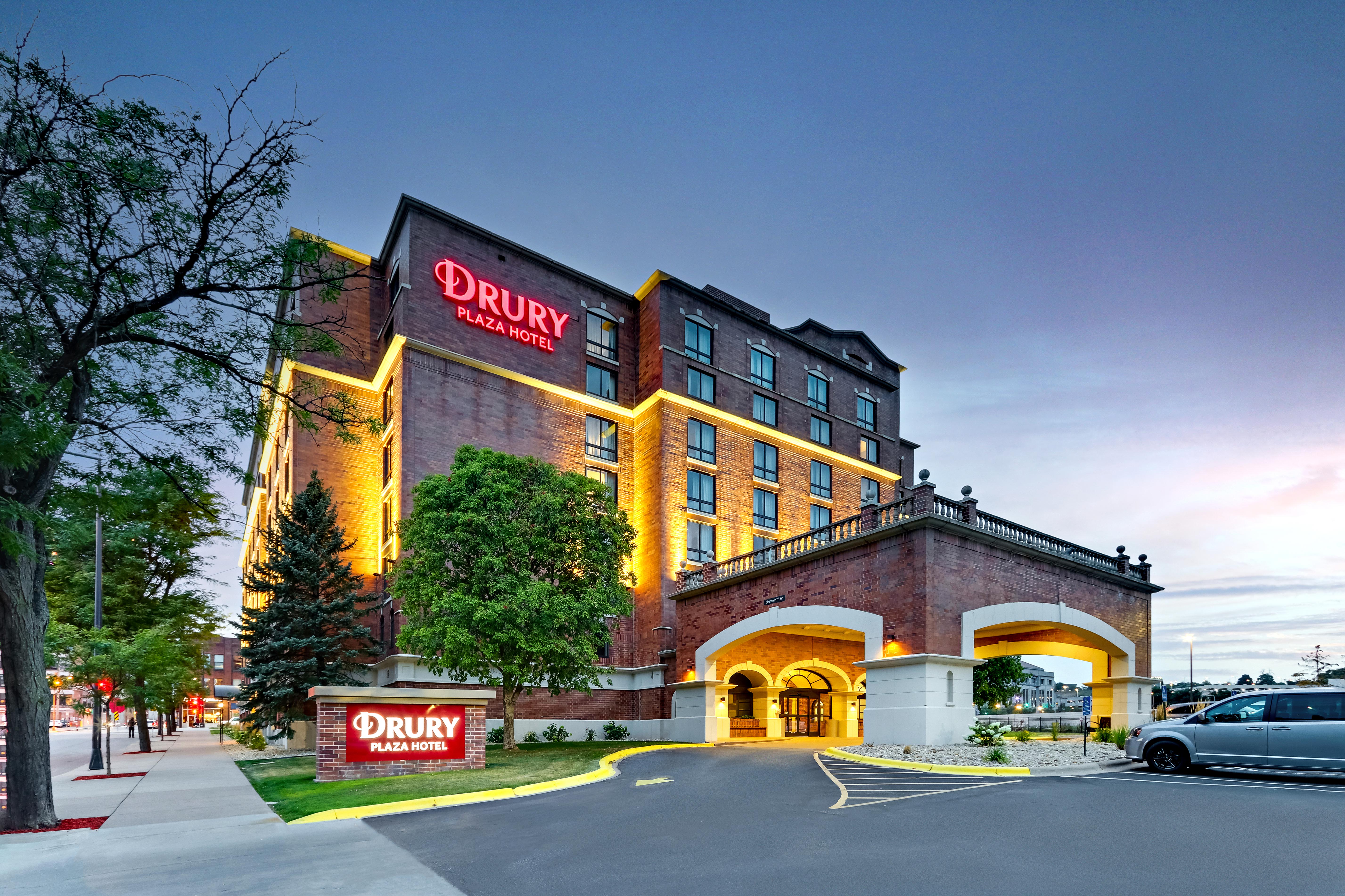 St. Paul Embassy Suites hotel to close in January, rebrand Drury