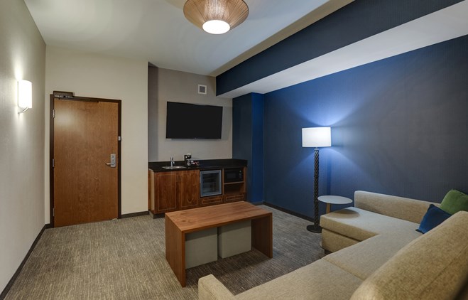 Drury Plaza Hotel Orlando - Disney Springs® Area - King Suite