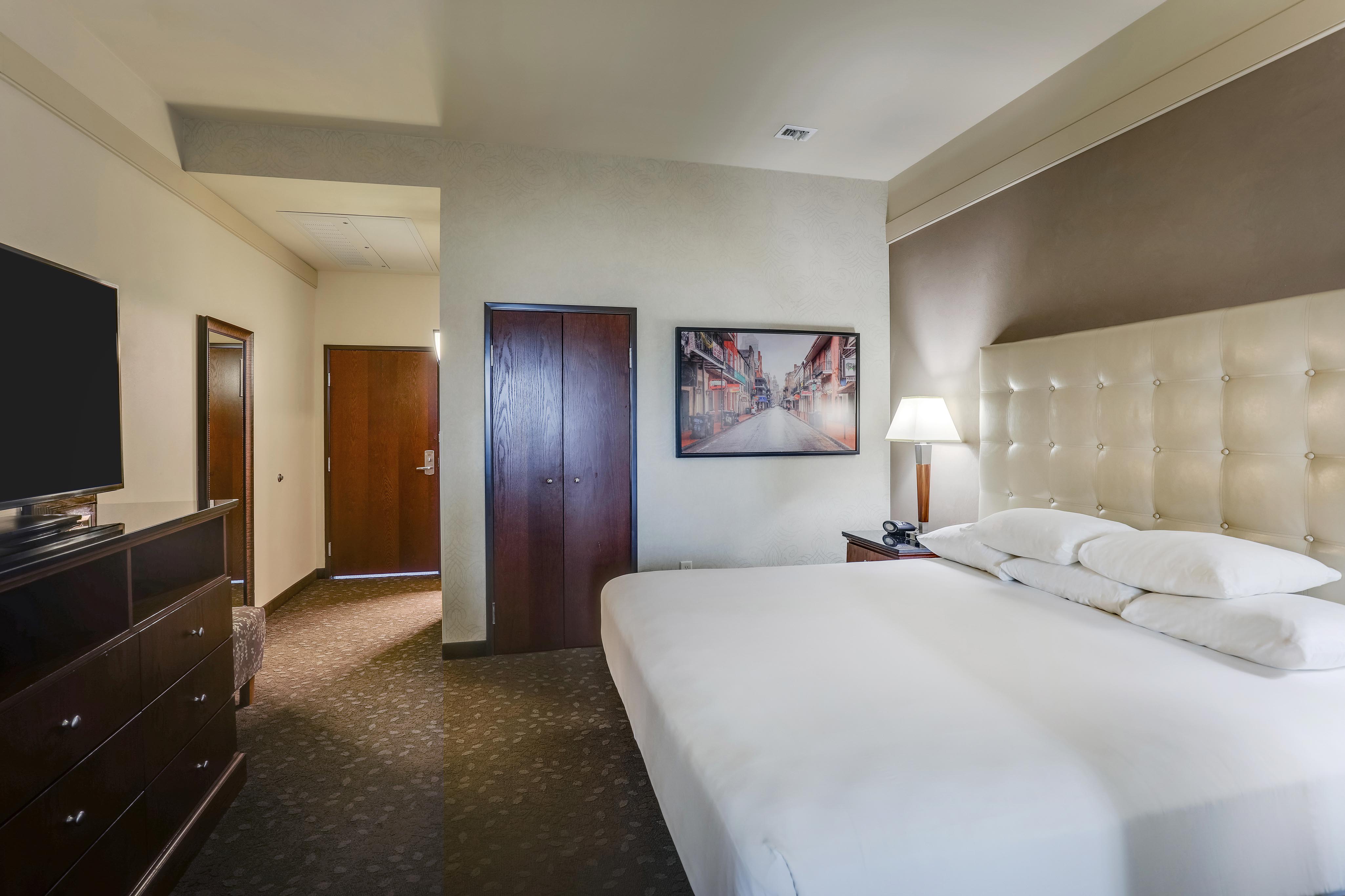 Drury Plaza Hotel New Orleans - Oversized King Room