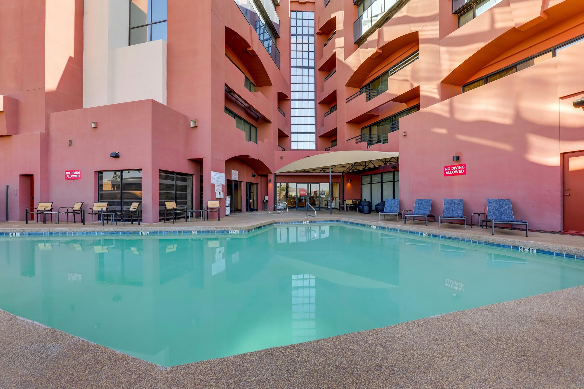 Drury Inn & Suites Phoenix Airport - Outdoor Pool