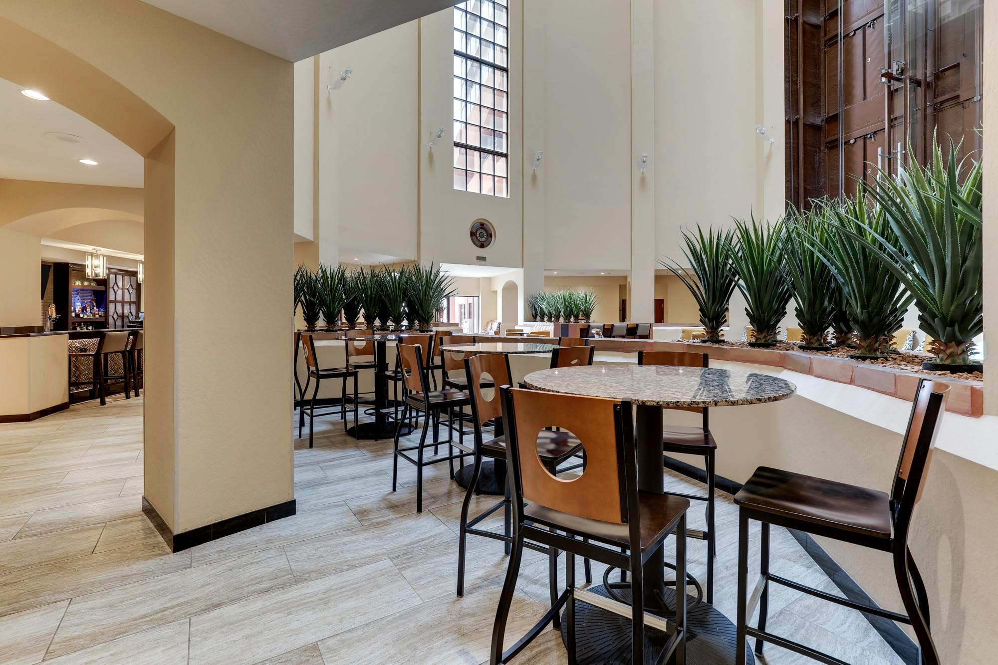 Drury Inn & Suites Phoenix Airport - Dining Area