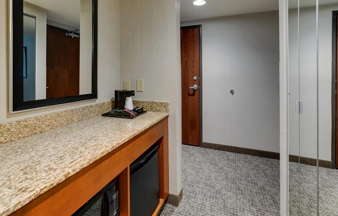 Drury Inn & Suites Phoenix Airport - King Room Deluxe