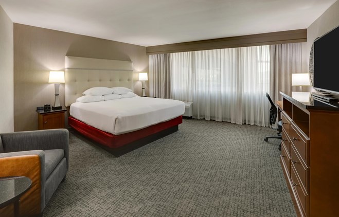 Drury Inn & Suites Phoenix Airport - King Room Deluxe