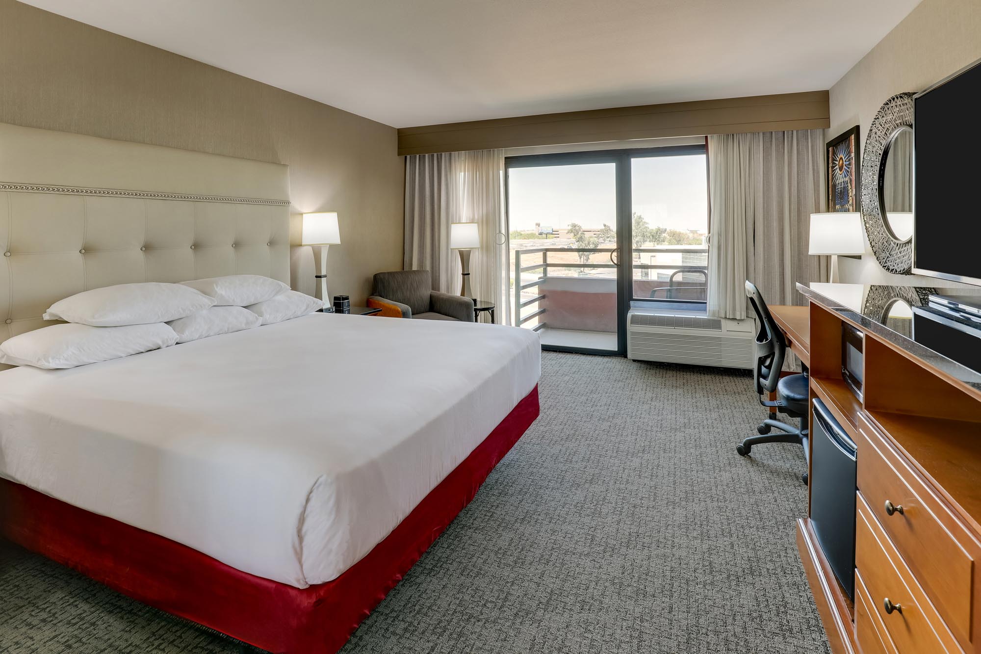 Drury Inn & Suites Phoenix Airport - King Room Deluxe with Terrace