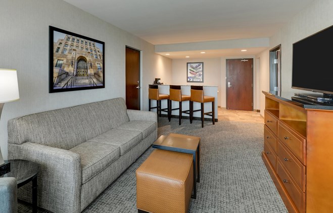 Drury Inn & Suites Phoenix Airport - King Suite