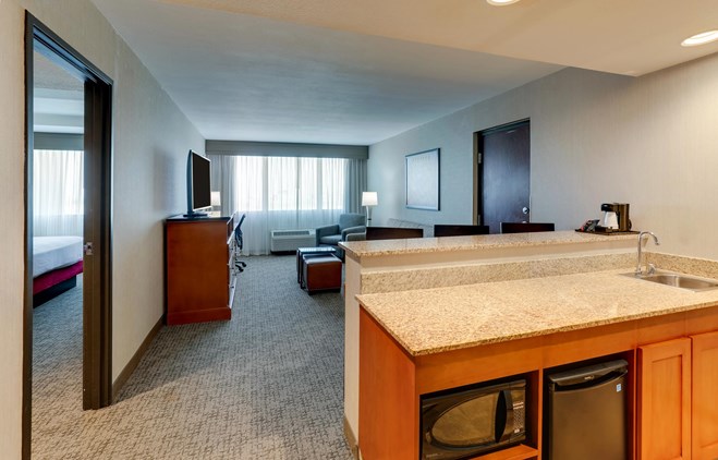 Drury Inn & Suites Phoenix Airport - King Suite