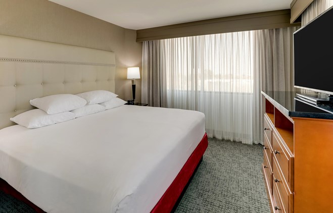 Drury Inn & Suites Phoenix Airport - King Suite with Terrace