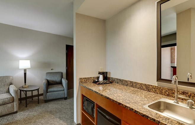 Drury Inn & Suites Phoenix Airport - King Suite with Terrace