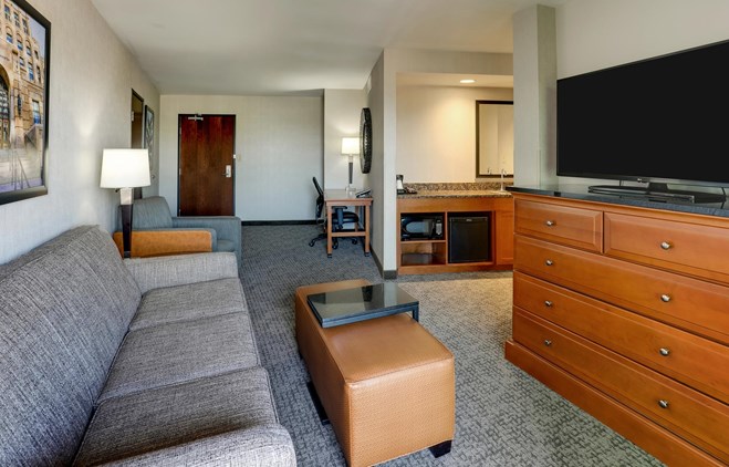 Drury Inn & Suites Phoenix Airport - King Suite with Terrace