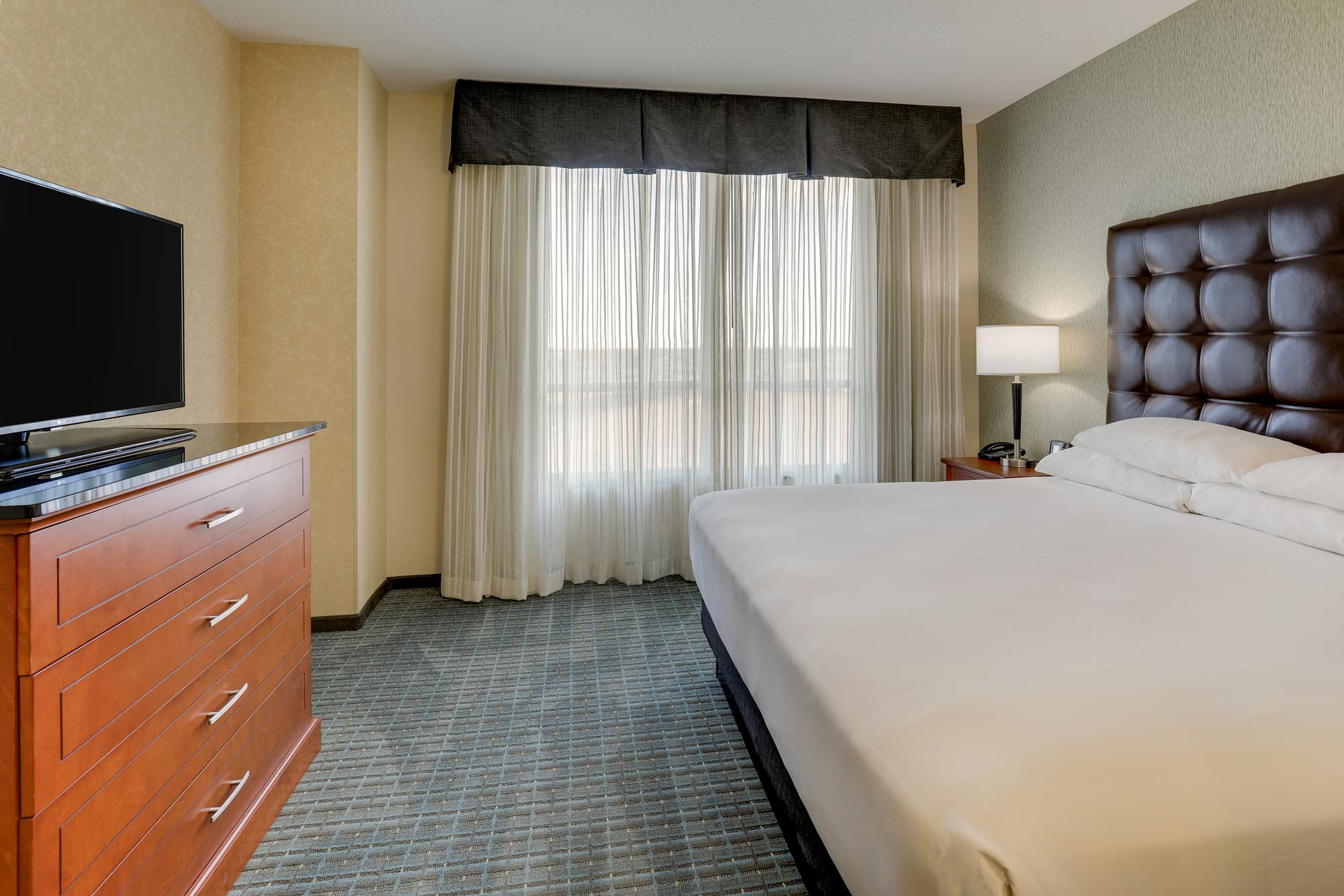 Drury Inn & Suites Phoenix Chandler - King Suite