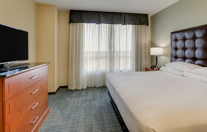 Drury Inn & Suites Phoenix Chandler - King Suite