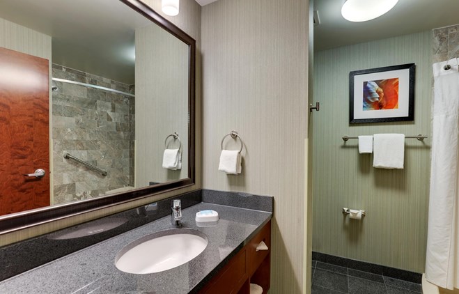 Drury Inn & Suites Phoenix Chandler - Bathroom