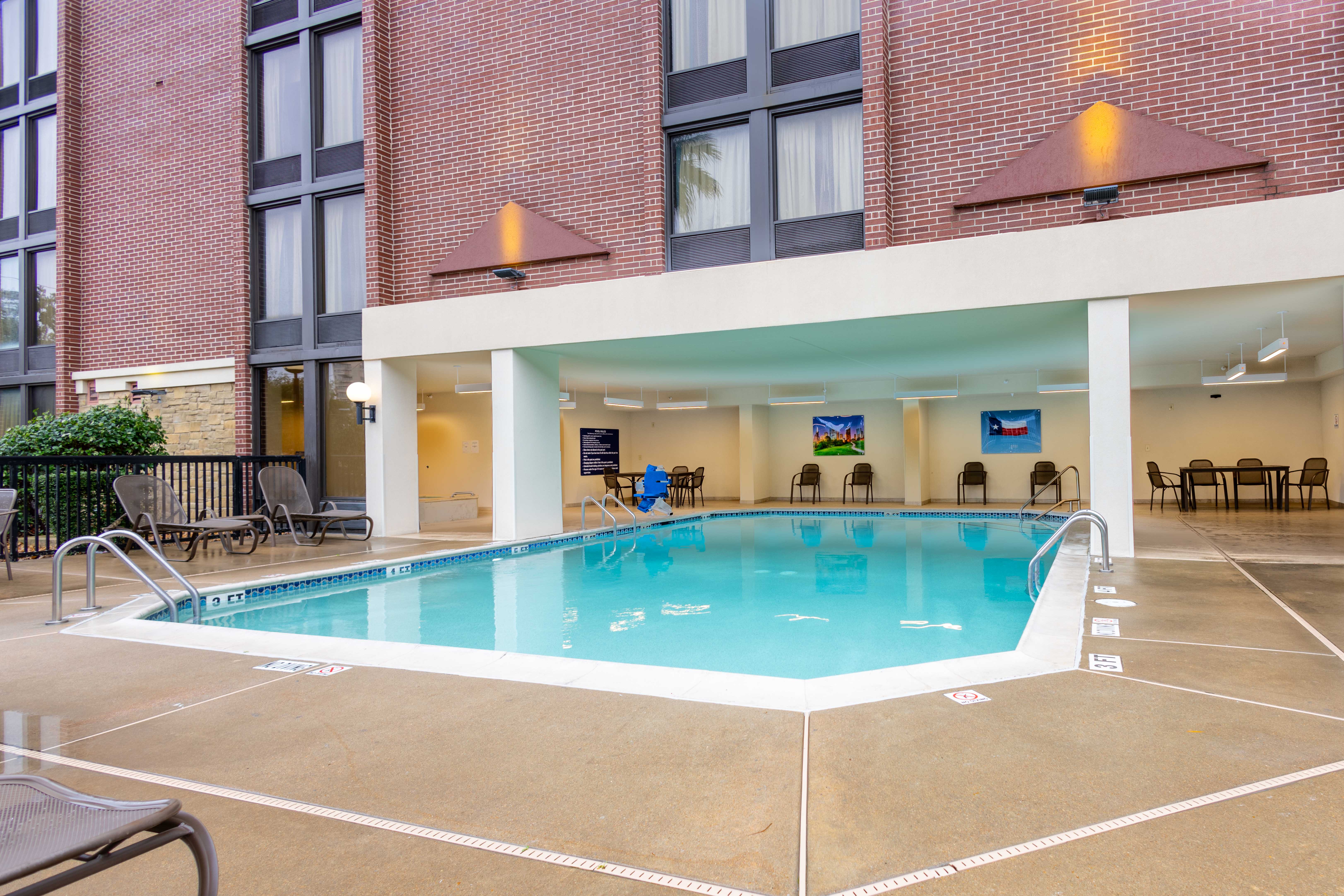 Drury Inn & Suites Near the Galleria - Indoor/Outdoor Pool
