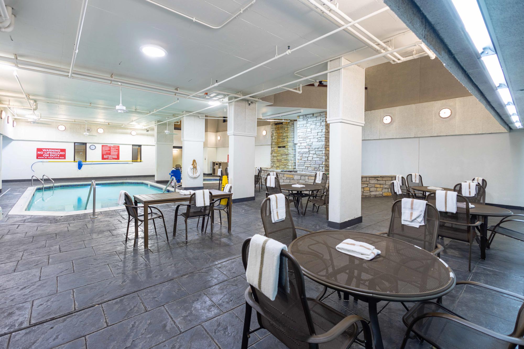 Drury Inn & Suites St. Louis Union Station - Pool Area