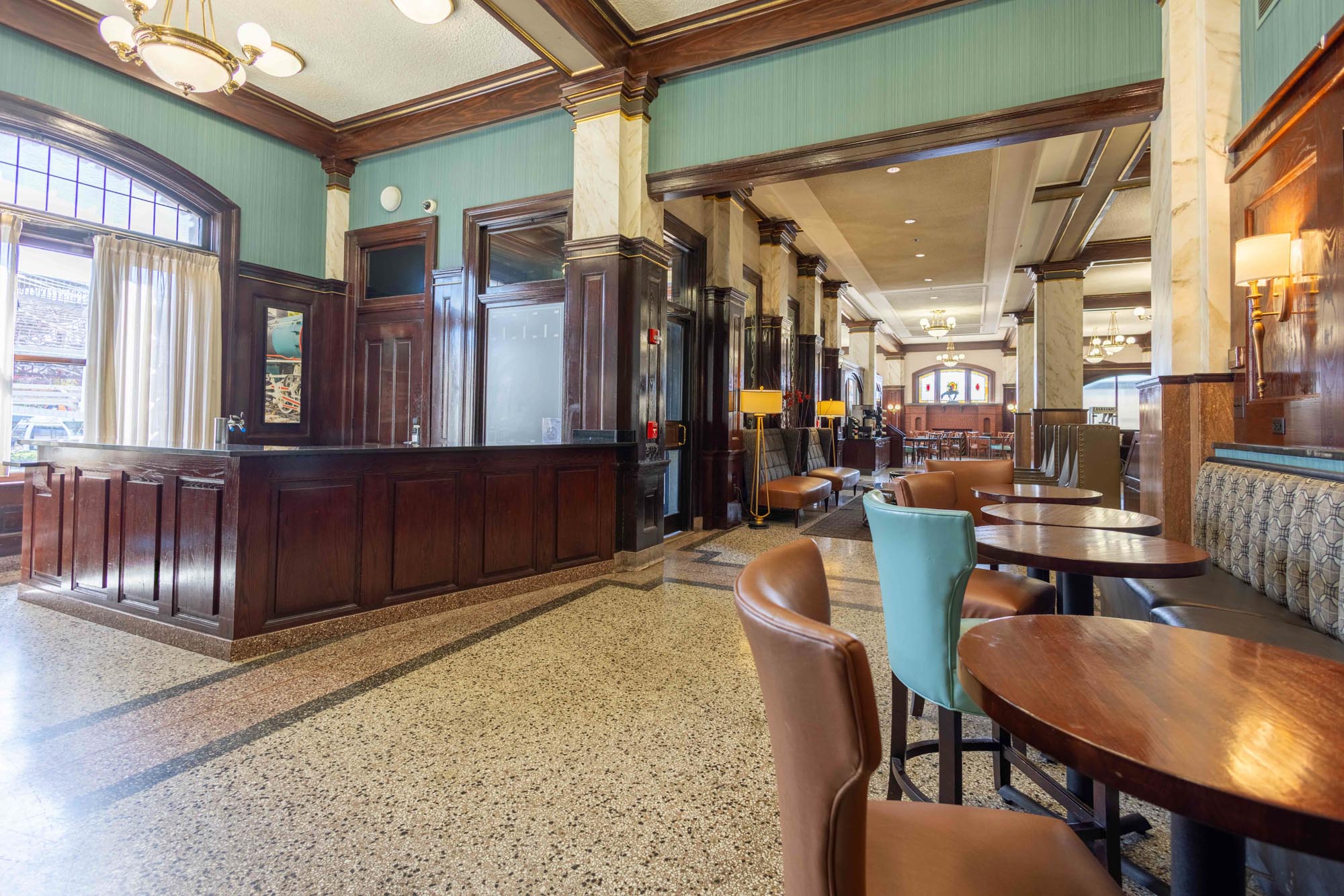 Drury Inn & Suites St. Louis Union Station - Dining Area