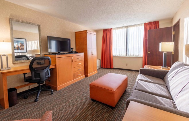 Drury Inn & Suites St. Louis Union Station - King Suite